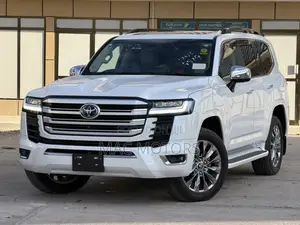 Toyota Land Cruiser LC300 2023 White