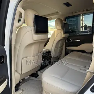 Toyota Land Cruiser LC300 2023 White