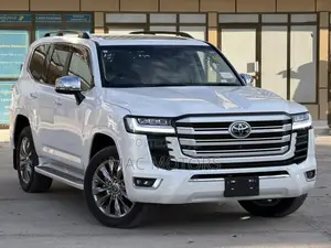 Toyota Land Cruiser LC300 2023 White