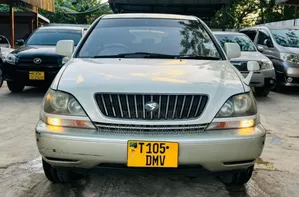 Toyota Harrier 2002 Gold
