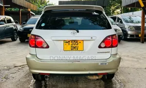 Toyota Harrier 2002 Gold