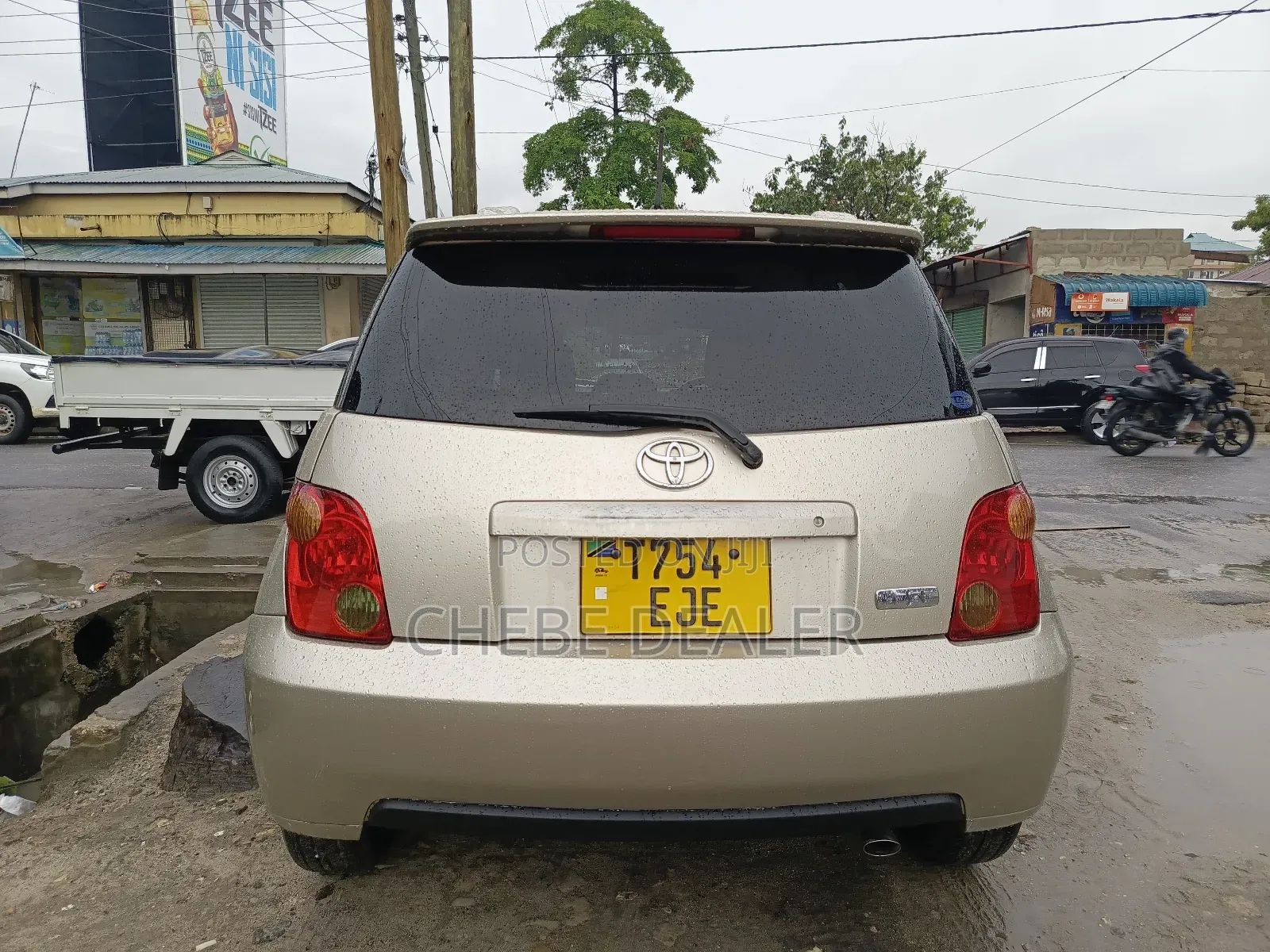 Toyota IST 2004 Gold
