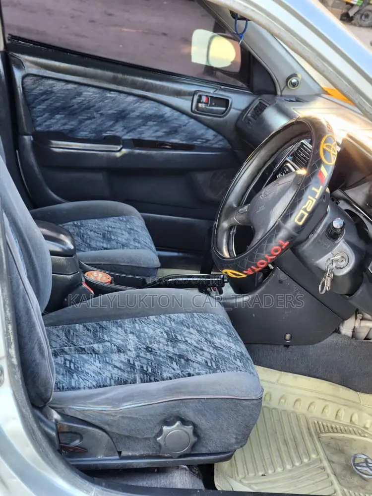 Toyota Carina 2000 Silver