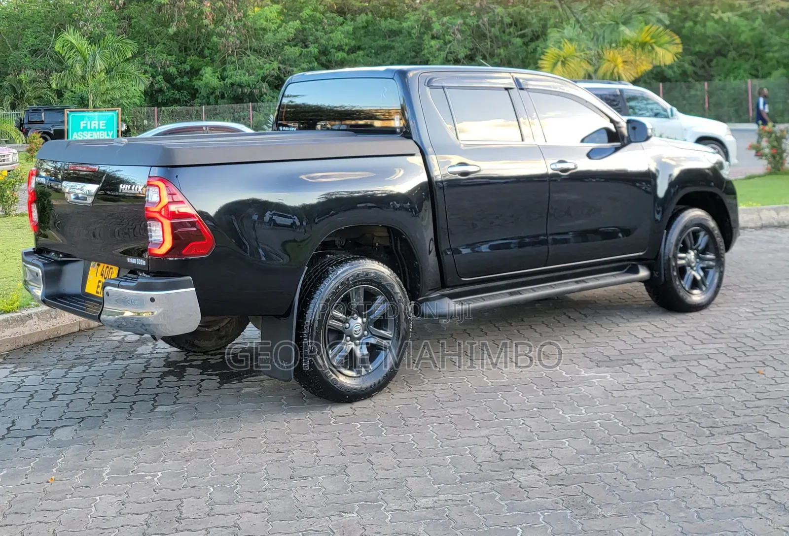 Toyota Hilux 2022 Black