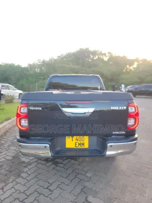 Toyota Hilux 2022 Black