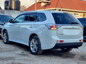 Mitsubishi Outlander 2013 White