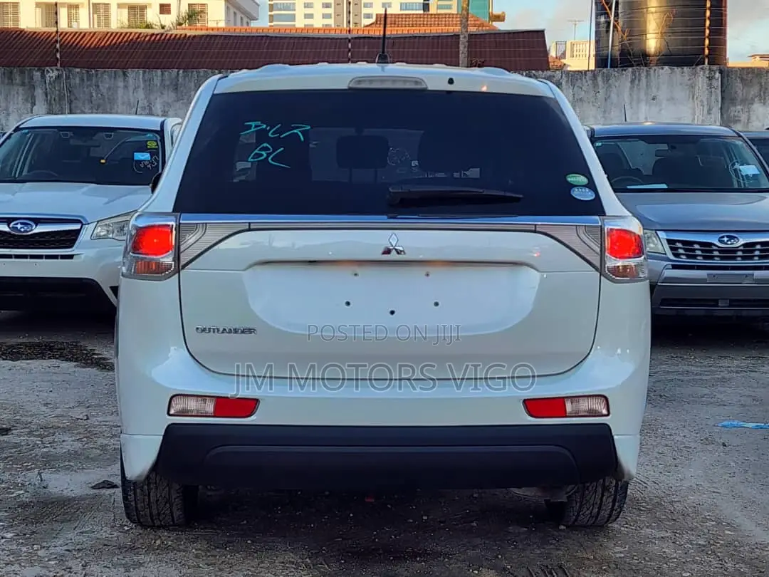 Mitsubishi Outlander 2013 White