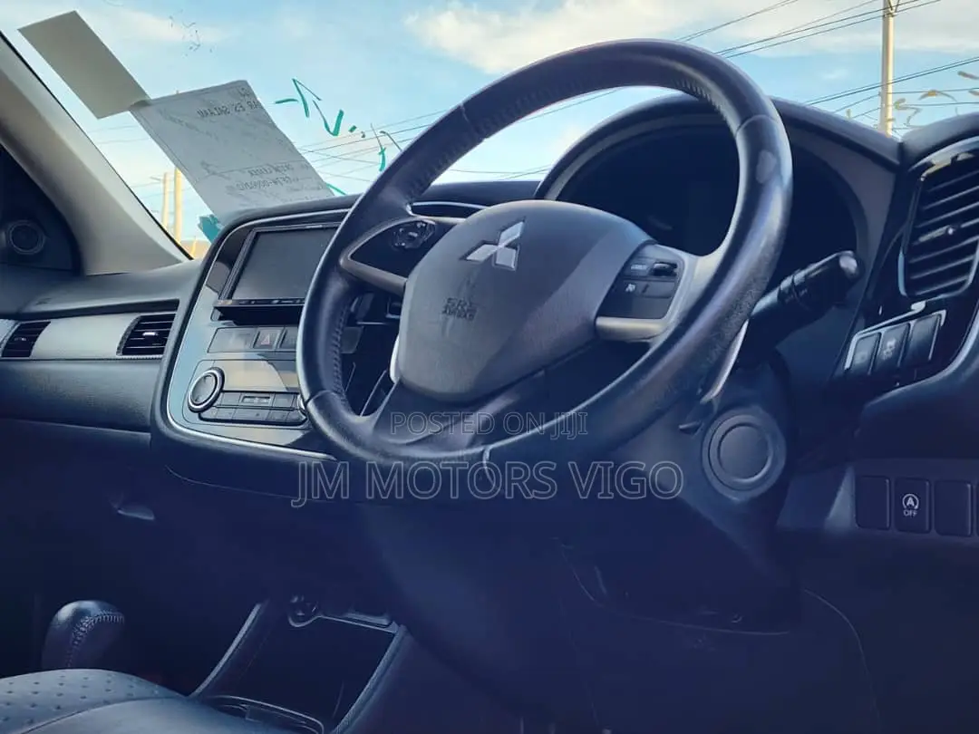 Mitsubishi Outlander 2013 White