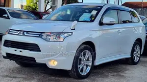 Mitsubishi Outlander 2012 Off white