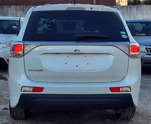 Mitsubishi Outlander 2012 Off white