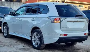 Mitsubishi Outlander 2012 Off white