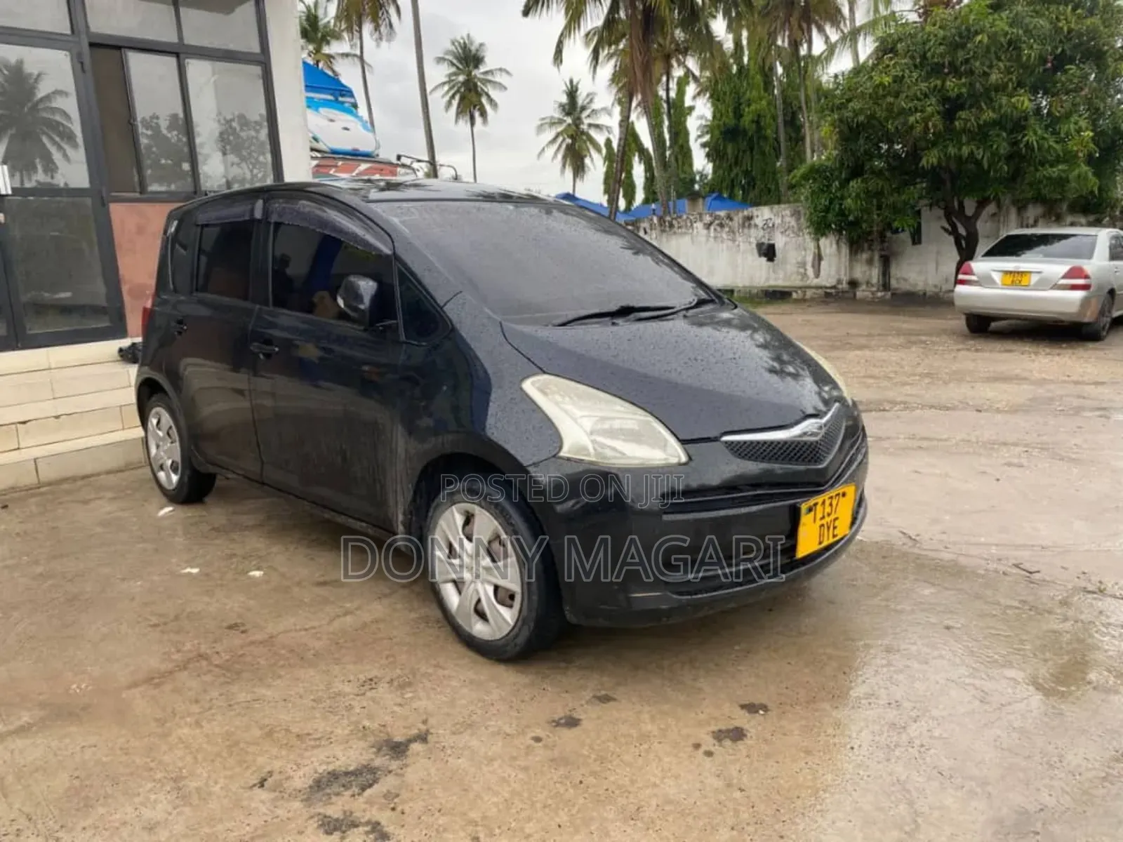 Toyota Ractis 2010 Black