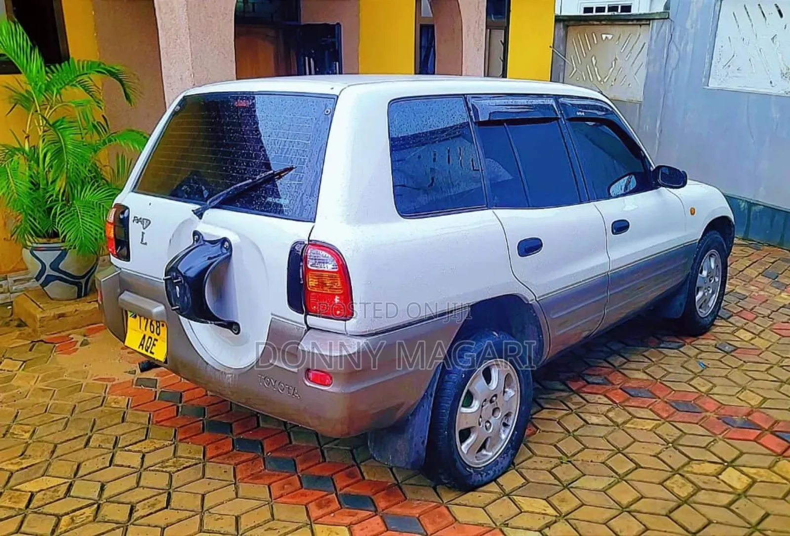 Toyota RAV4 1999 White