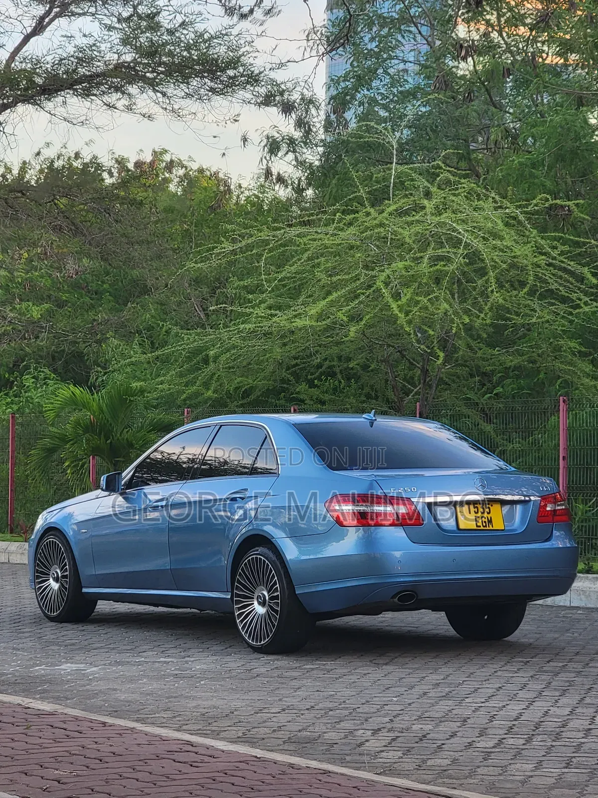 Mercedes-Benz E250 2010 Blue