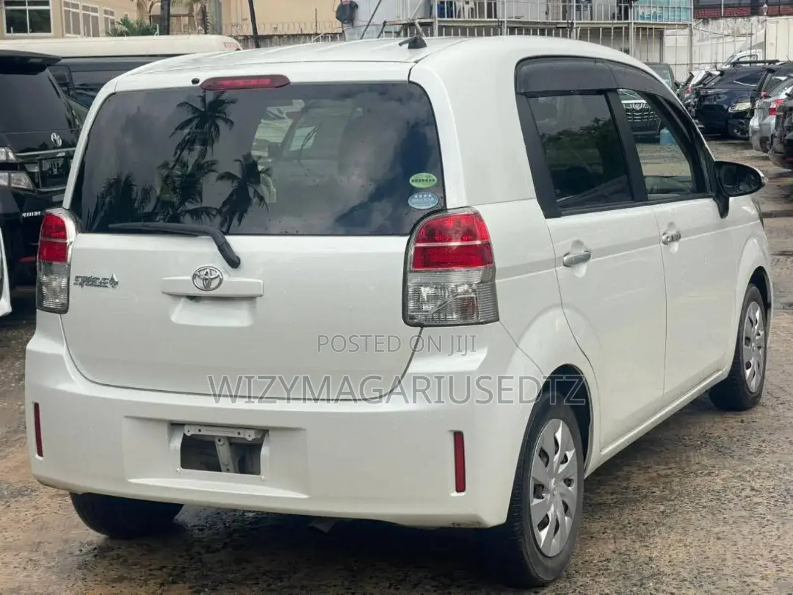 Toyota Spade 2012 Off white