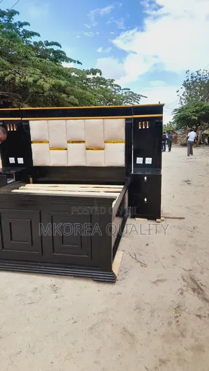 Kitanda Futi 5 Kwa 6 Na Bed Side Mbili Za Amapiano