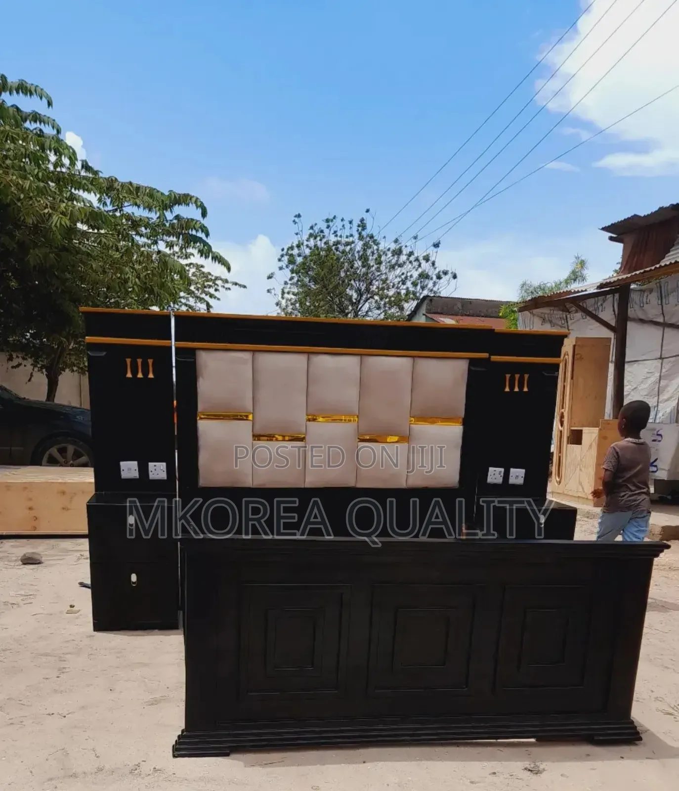 Kitanda Futi 5 Kwa 6 Na Bed Side Mbili Za Amapiano