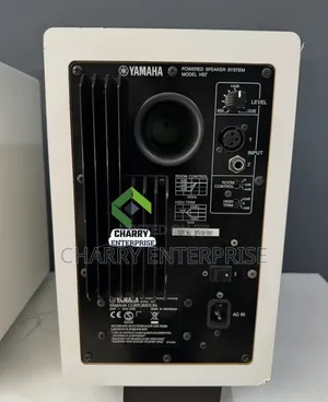 Yamaha Hs7 Powered Studio Monitor for Professional Music Production