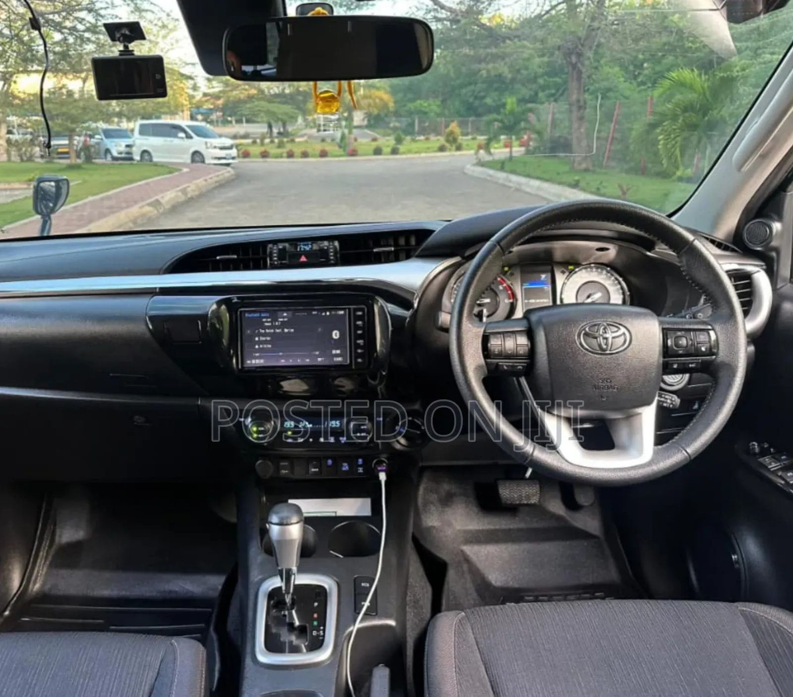 Toyota Hilux 2022 Black