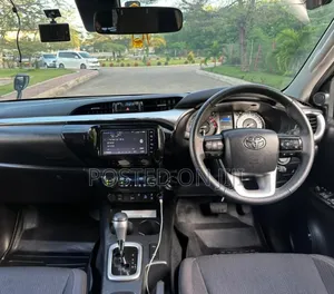 Toyota Hilux 2022 Black