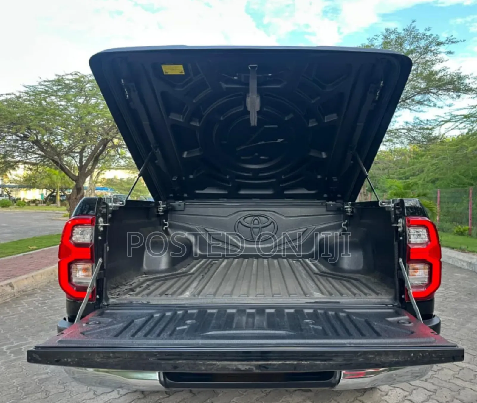 Toyota Hilux 2022 Black