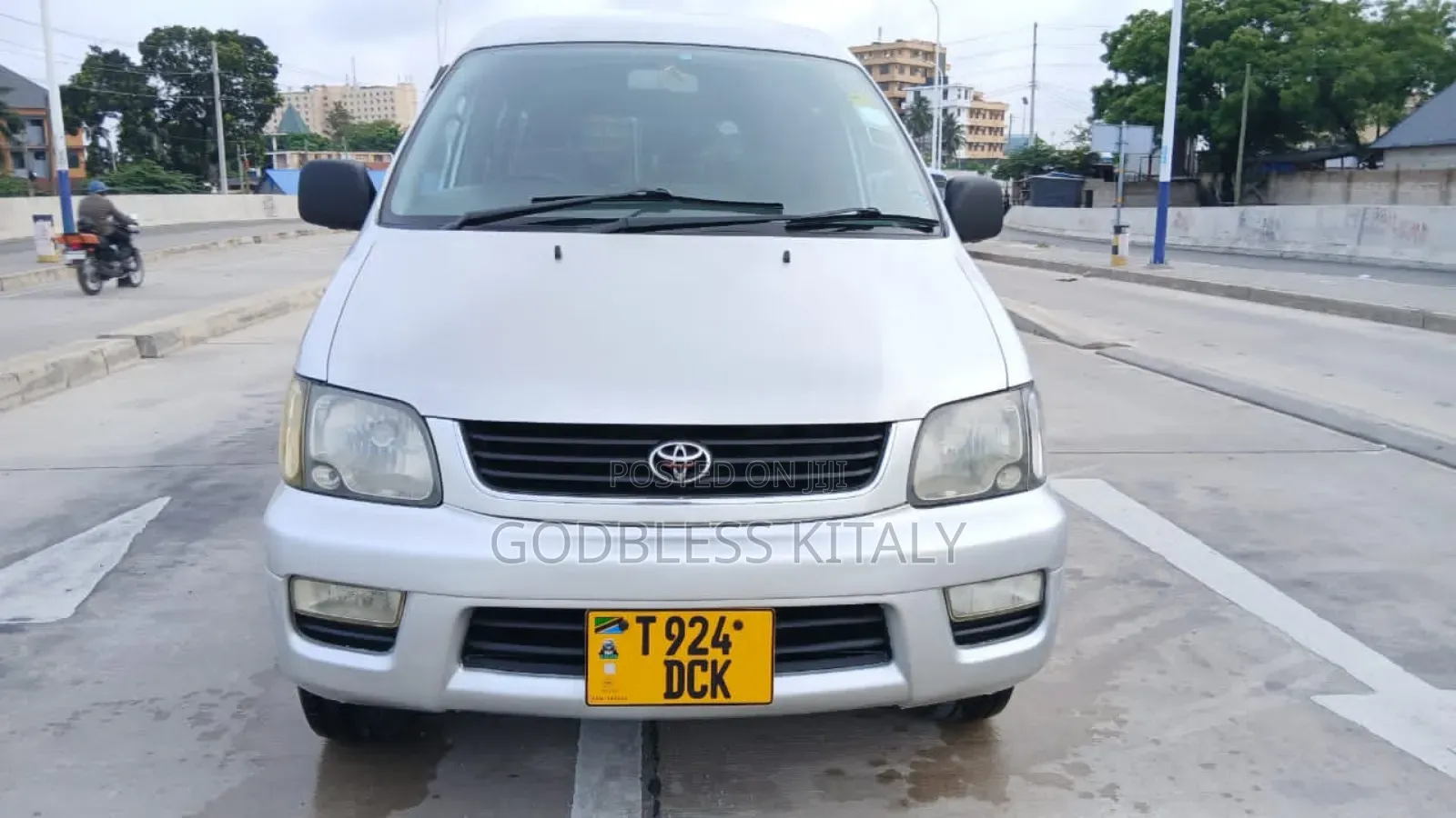 Toyota Noah 2001 Silver