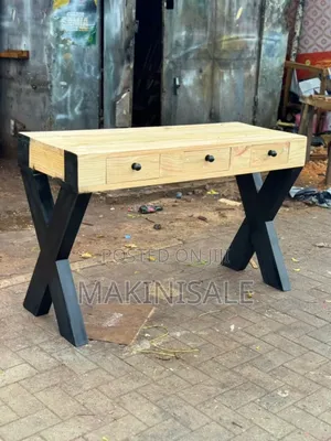 Meza Ndogo Sana Ya Kusomea