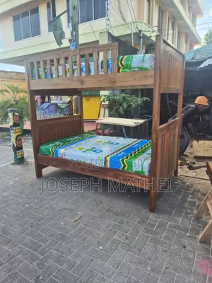 Bunk Bed Hard Wood 4x6 Up and Down
