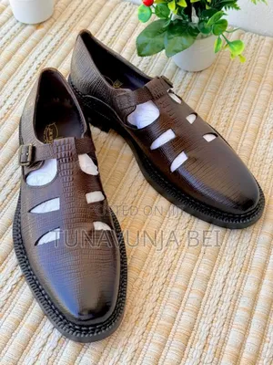Leather Shoes Classic / Foster Brand