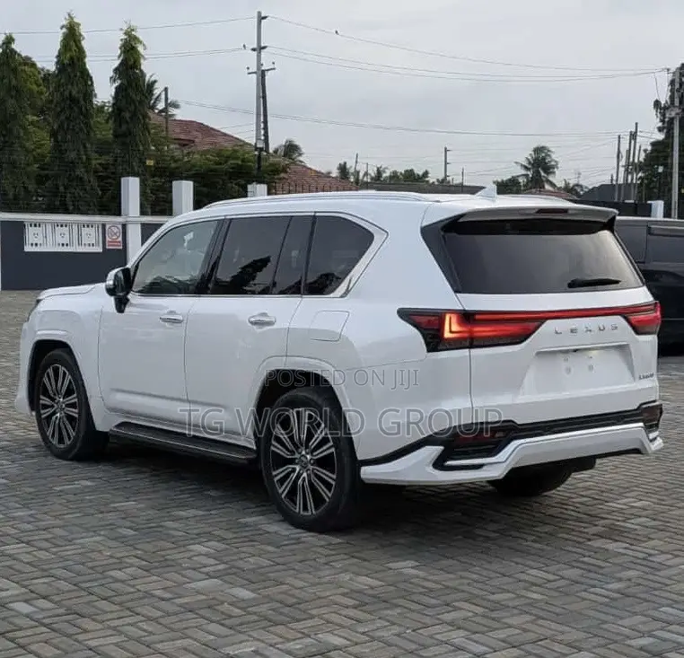 Lexus LX LX 600 2024 White