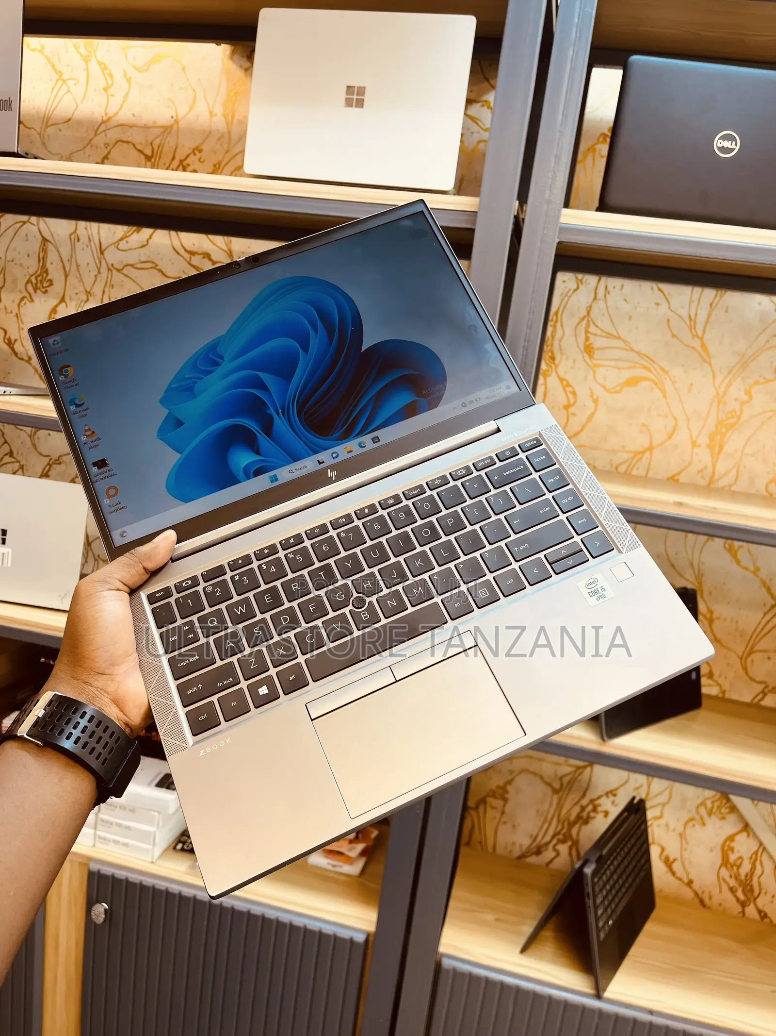 New Laptop HP ZBook Firefly 14 G7 16GB Intel Core I5 SSD 512GB