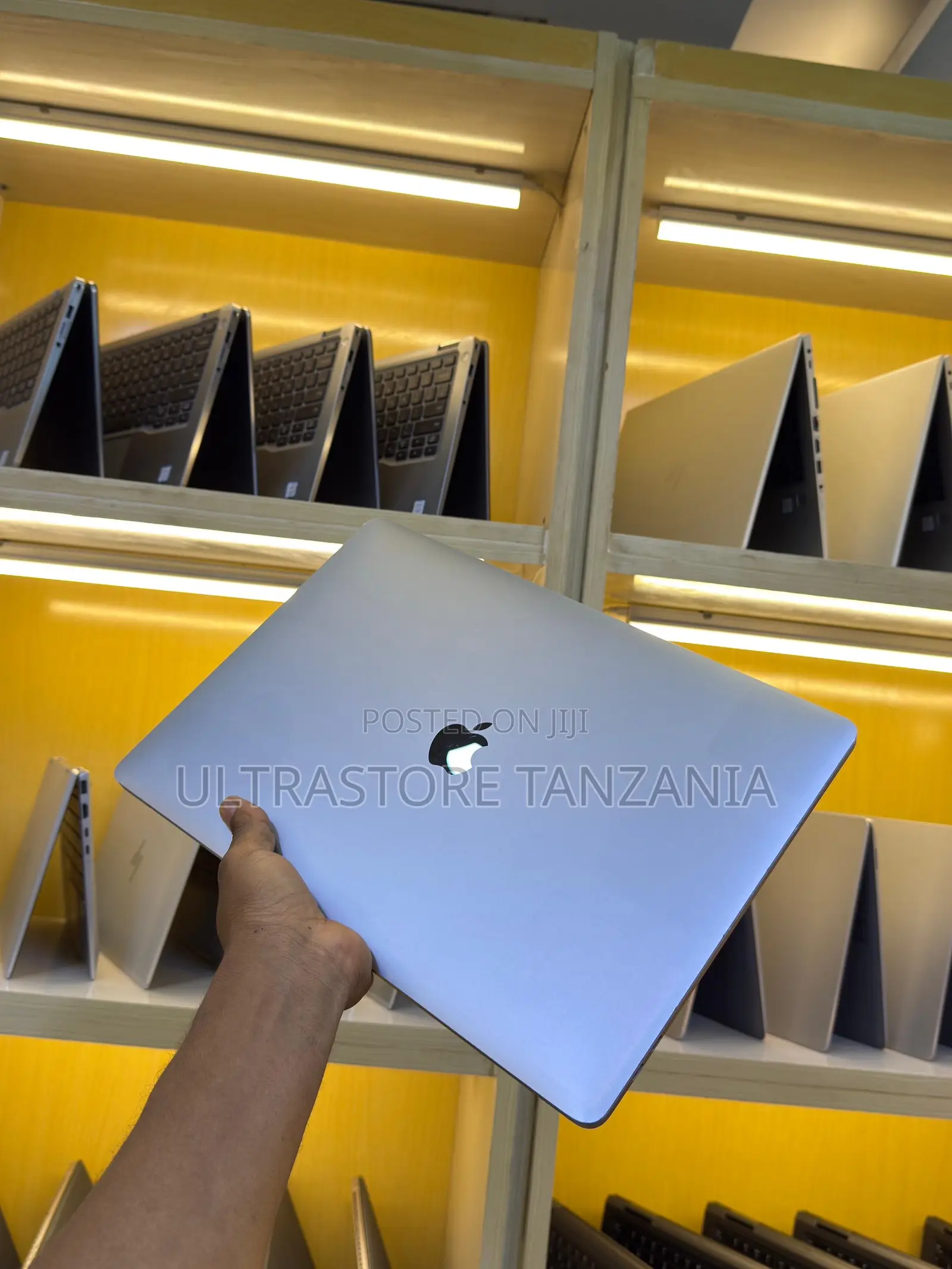 New Laptop Apple MacBook Pro 2019 16GB Intel Core I7 SSD 512GB