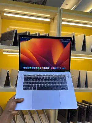 New Laptop Apple MacBook Pro 2019 16GB Intel Core I7 SSD 512GB