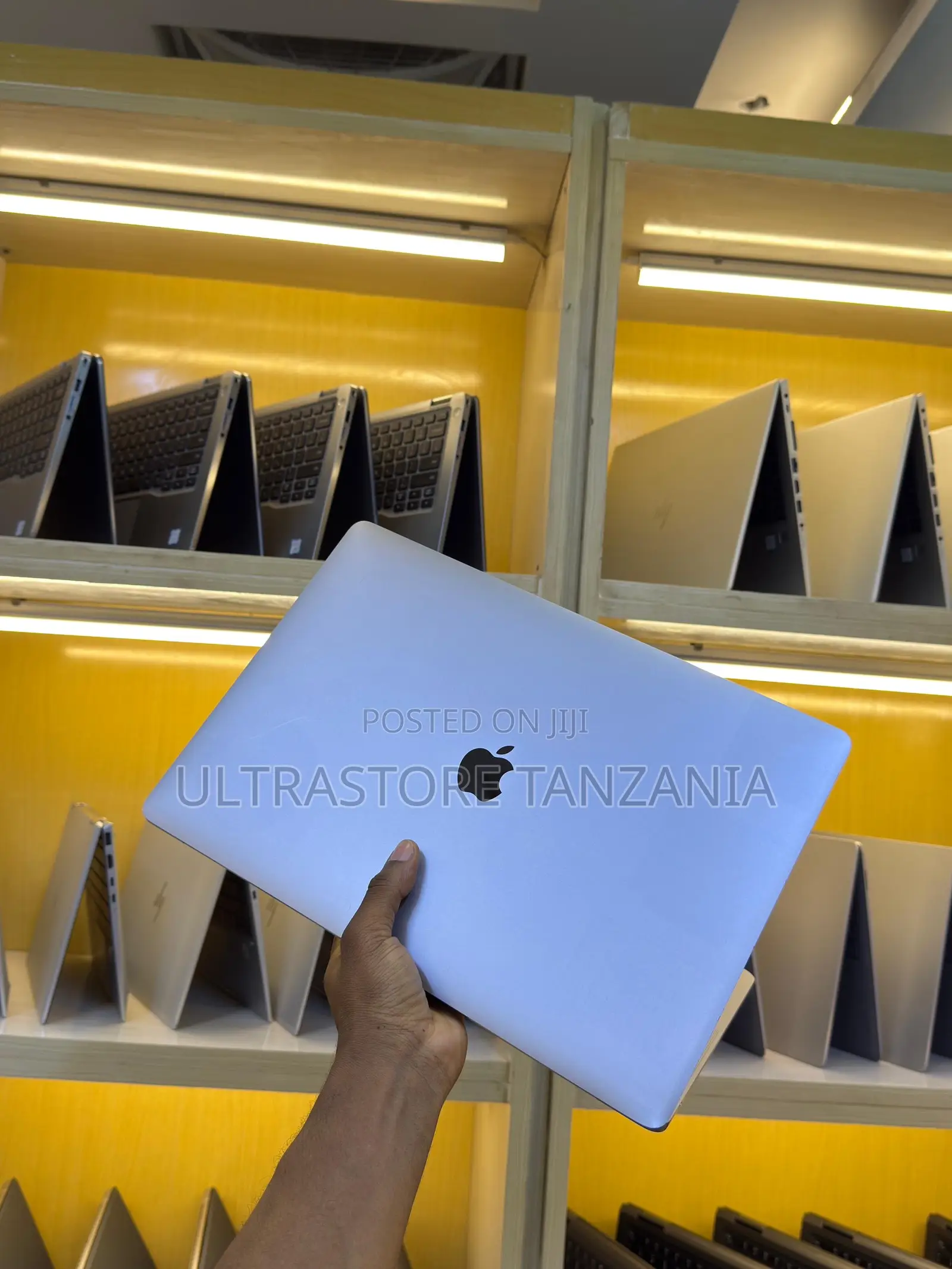 New Laptop Apple MacBook Pro 2019 16GB Intel Core I7 SSD 512GB