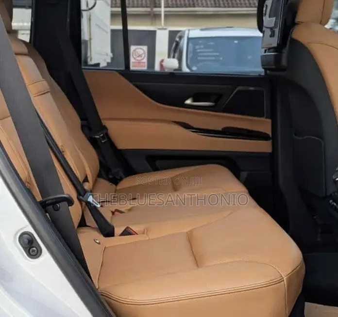 Lexus ES 2024 White