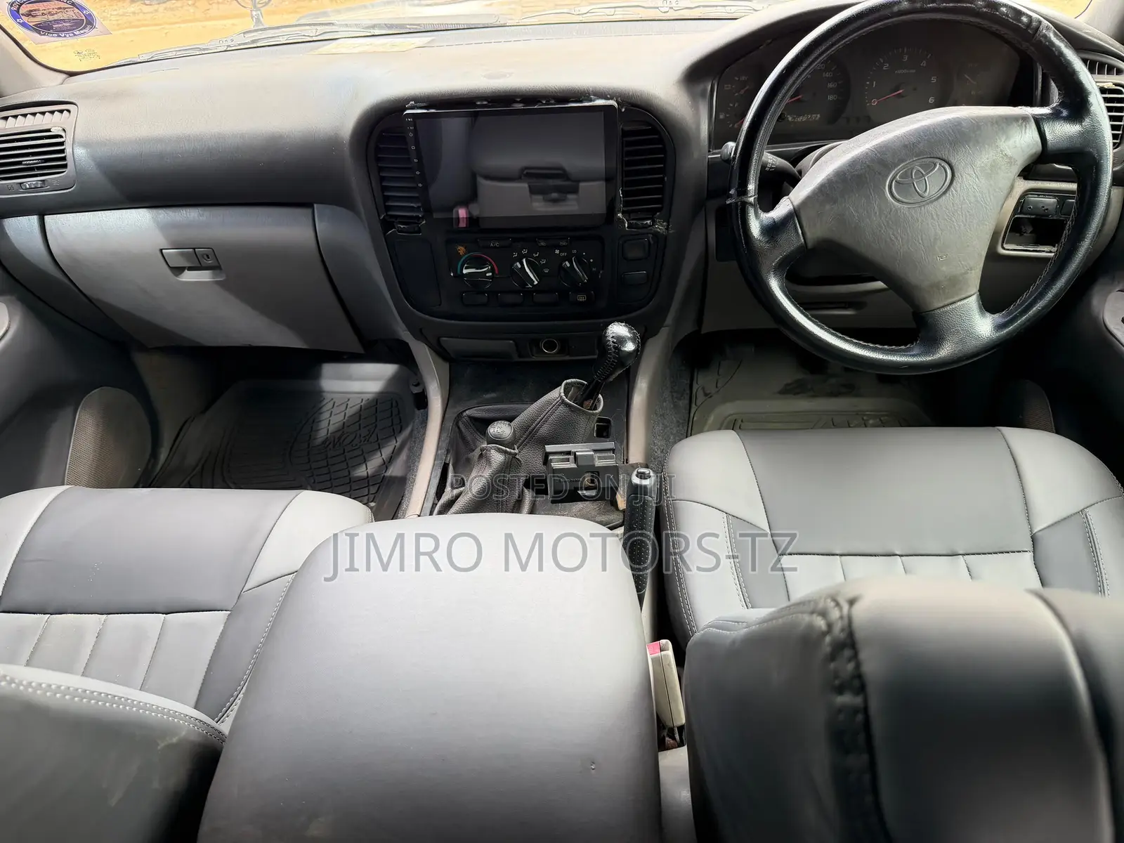 Toyota Land Cruiser 2000 Gray