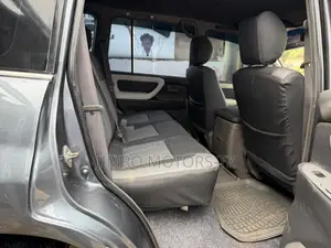 Toyota Land Cruiser 2000 Gray