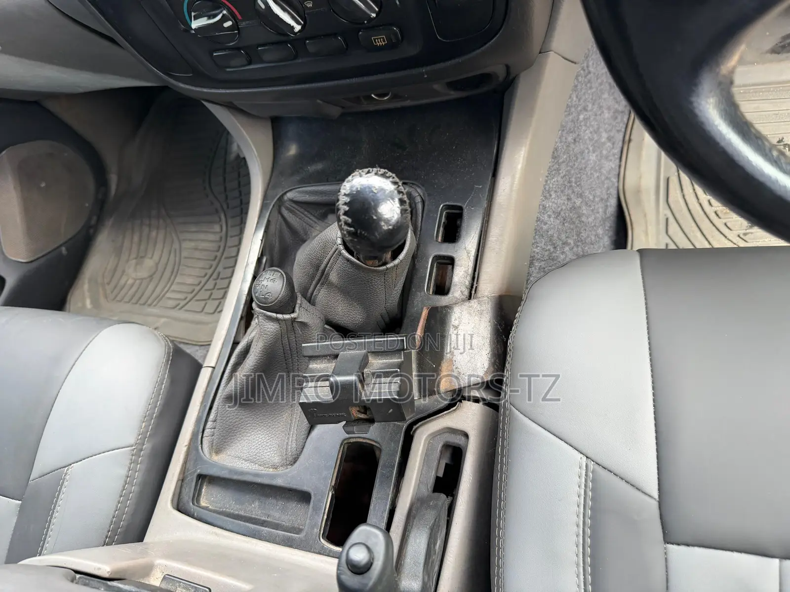 Toyota Land Cruiser 2000 Gray