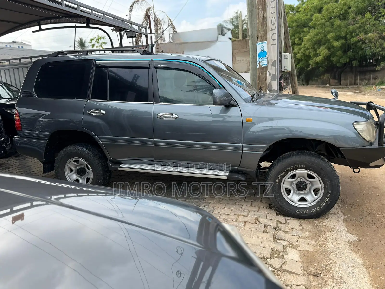 Toyota Land Cruiser 2000 Gray