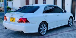 Toyota Crown 2006 White