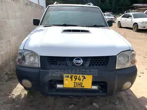 Nissan Hardbody 2015 White