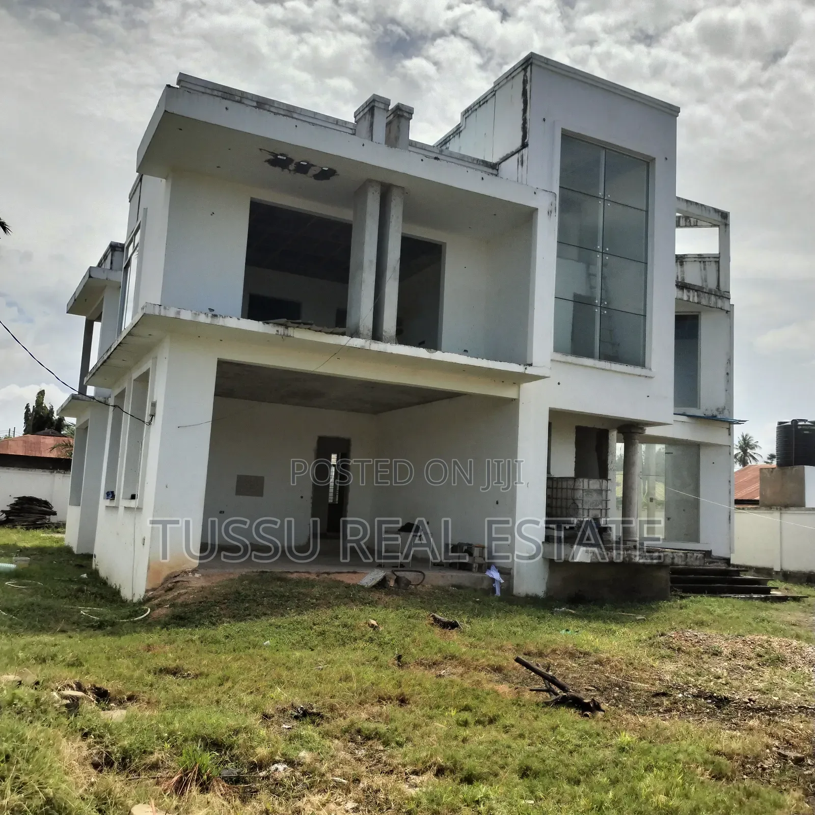 5bdrm House in Mbezibeach Near Fk, Kinondoni for sale