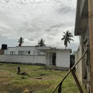 5bdrm House in Mbezibeach Near Fk, Kinondoni for sale