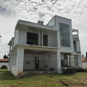 5bdrm House in Mbezibeach Near Fk, Kinondoni for sale