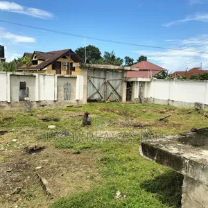5bdrm House in Mbezibeach Near Fk, Kinondoni for sale