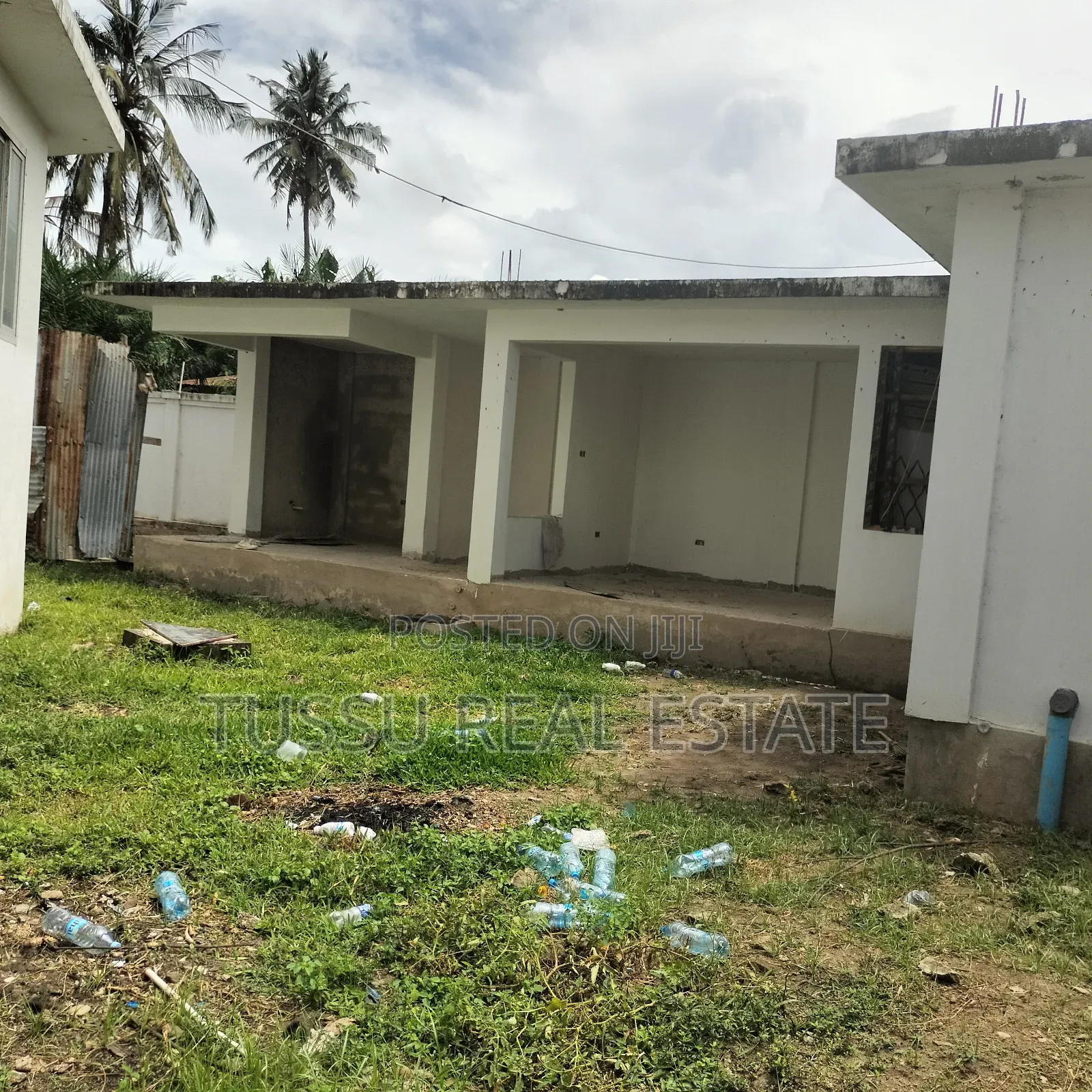 5bdrm House in Mbezibeach Near Fk, Kinondoni for sale