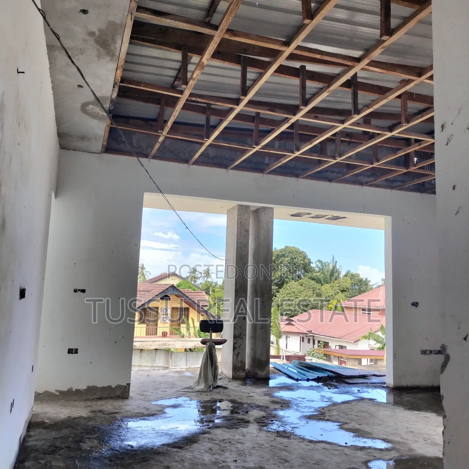 5bdrm House in Mbezibeach Near Fk, Kinondoni for sale