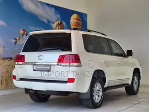 Toyota Land Cruiser 2019 White