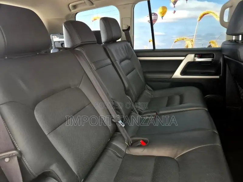 Toyota Land Cruiser 2019 White