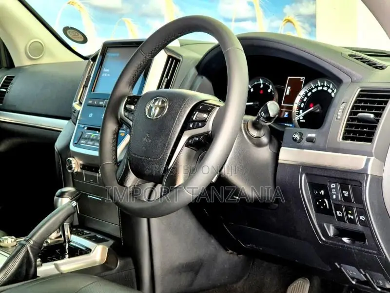Toyota Land Cruiser 2019 White